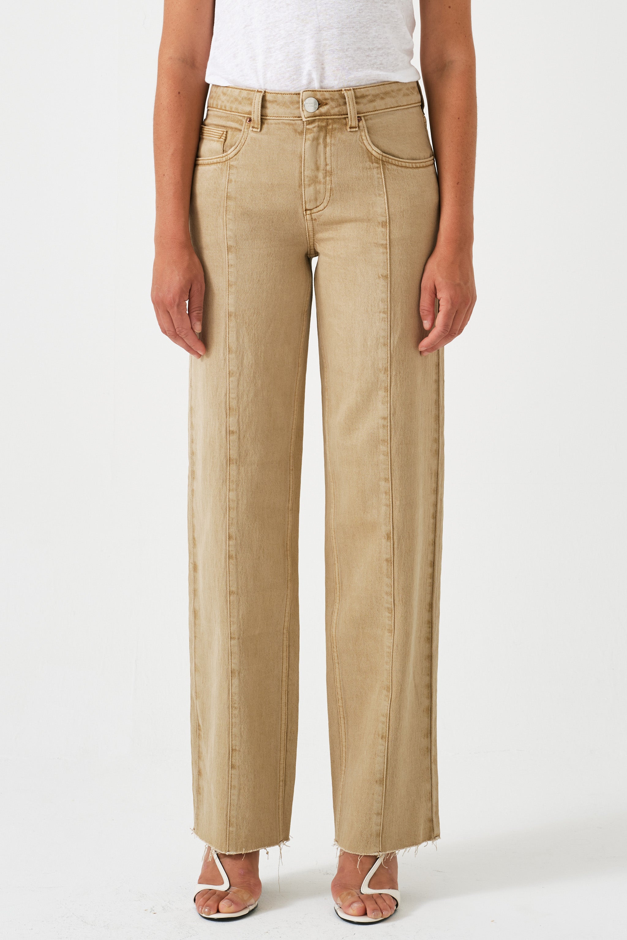 Stevie Jean in Desert Sand - seventy + mochi