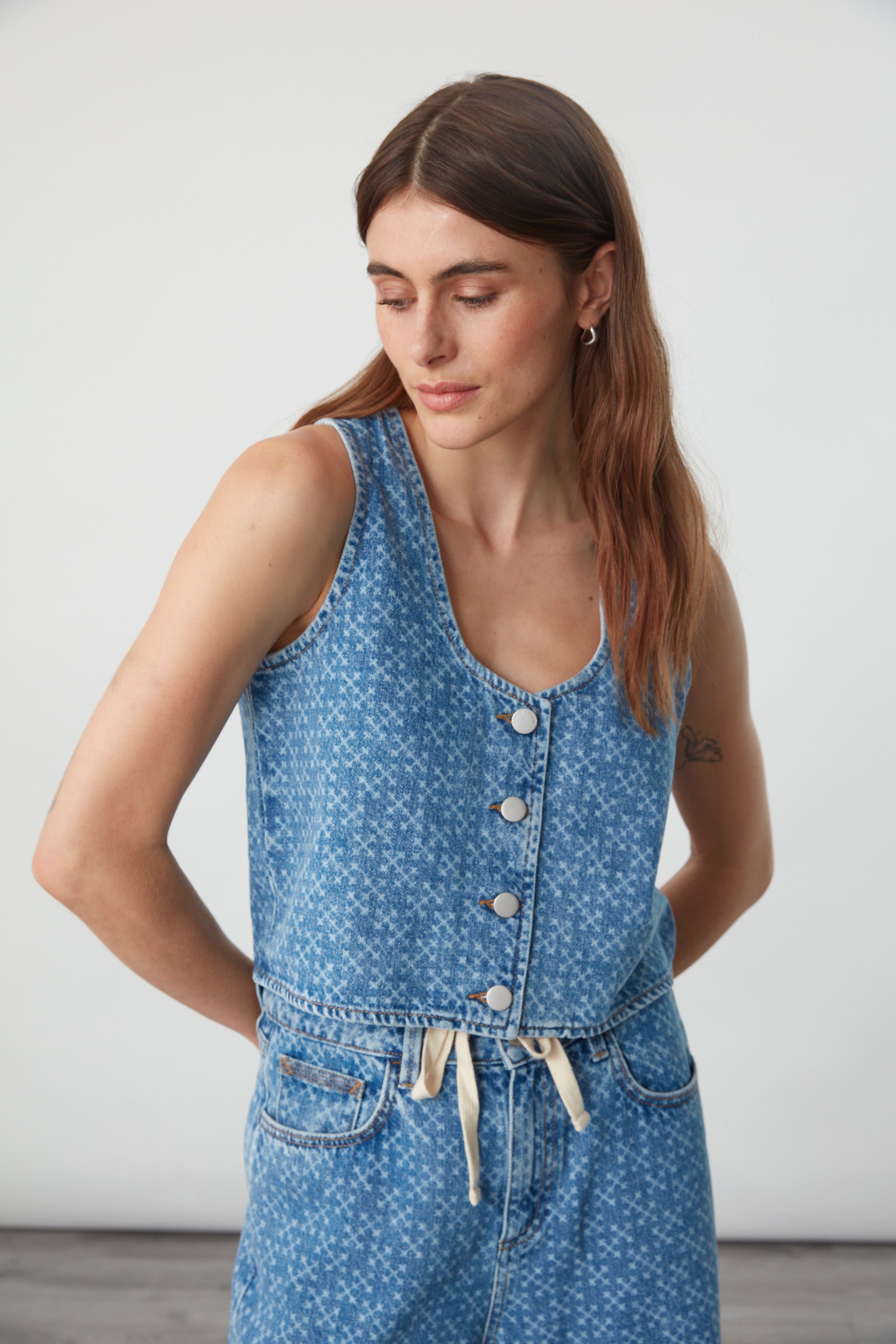 Kane Cropped Vest In Laser Malibu - seventy + mochi