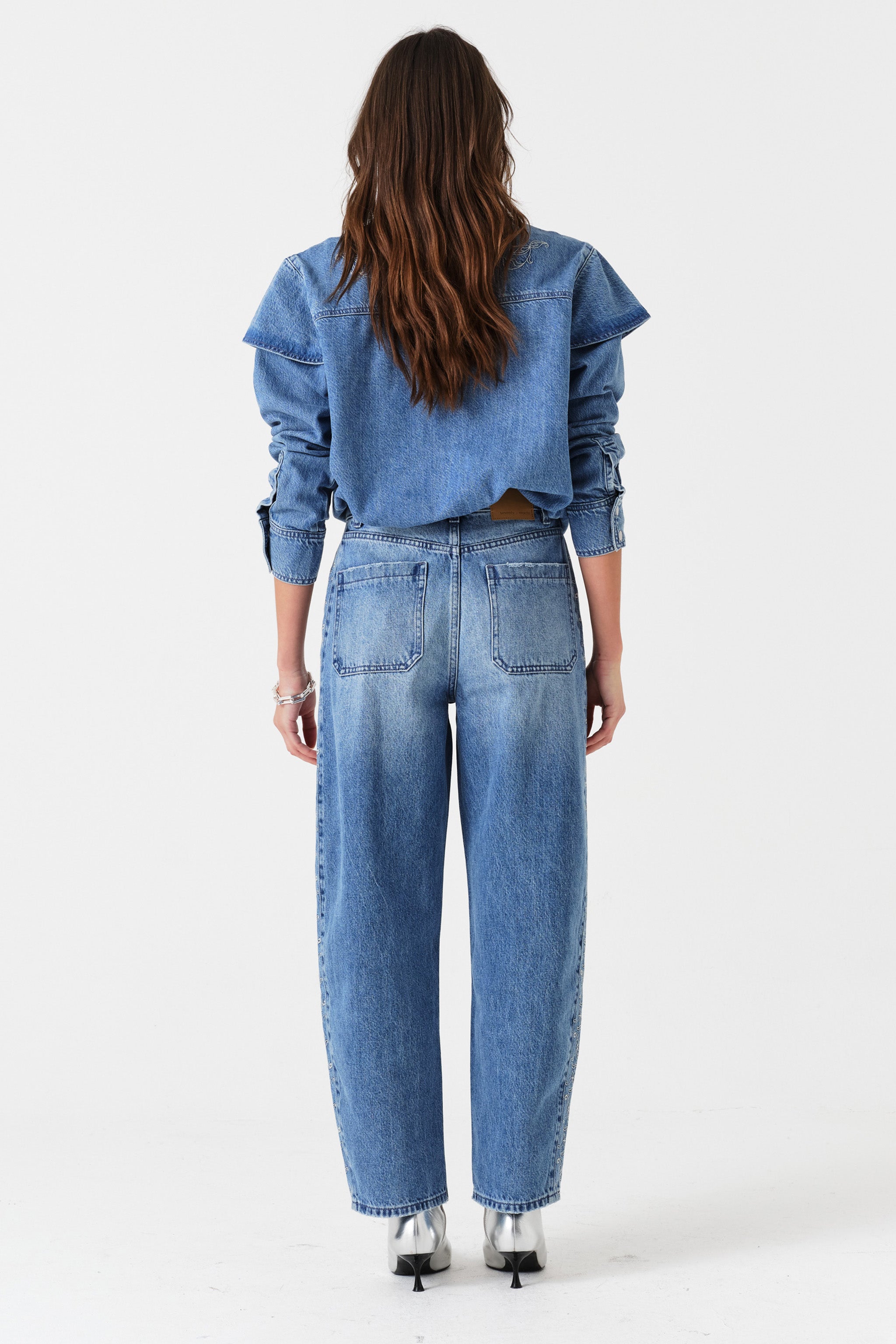 Bo Barrel Leg Embroidered Jean in Malibu