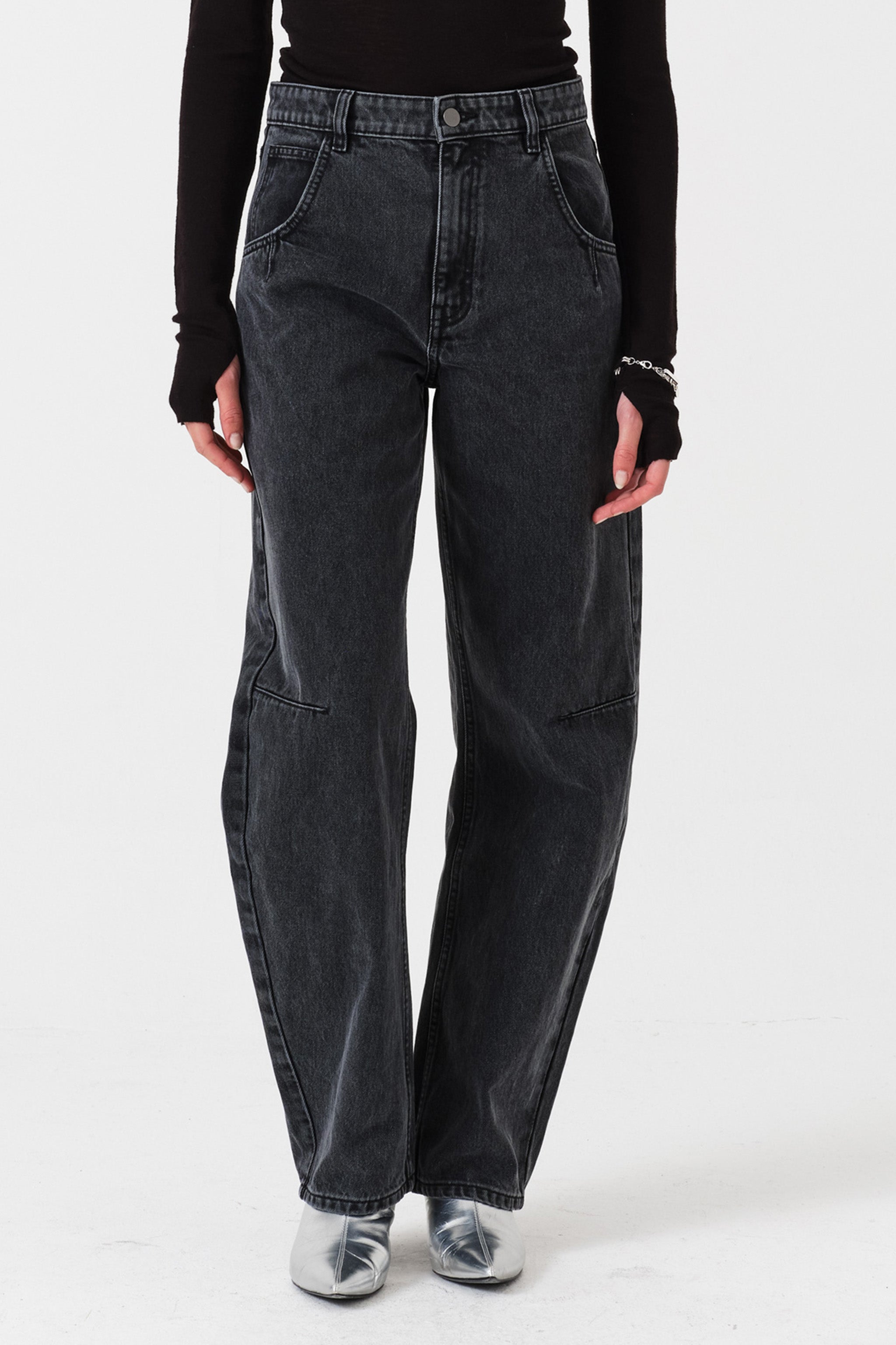 Nina Barrel Leg Jean in Raven
