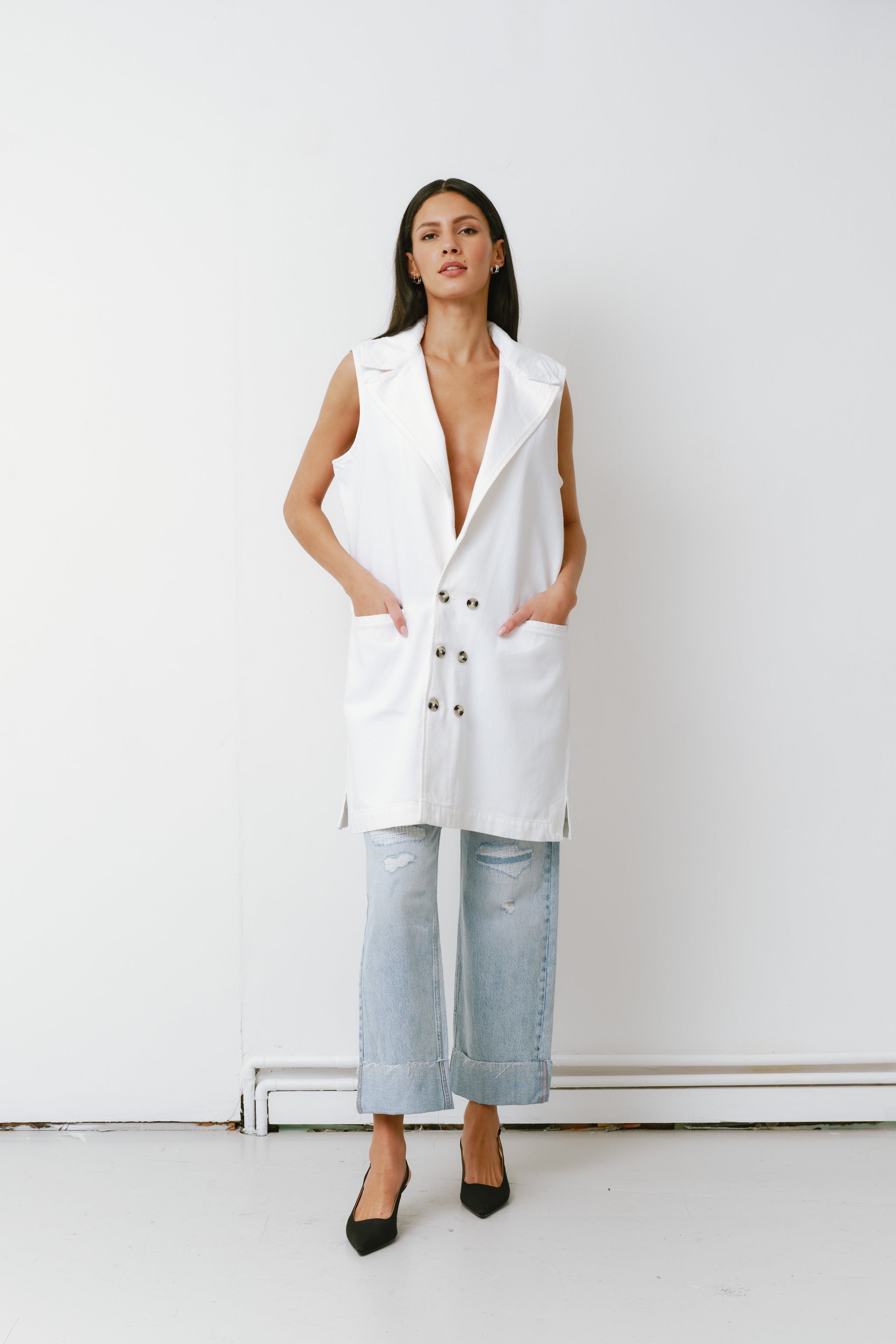 Kaia Blazer in White - seventy + mochi