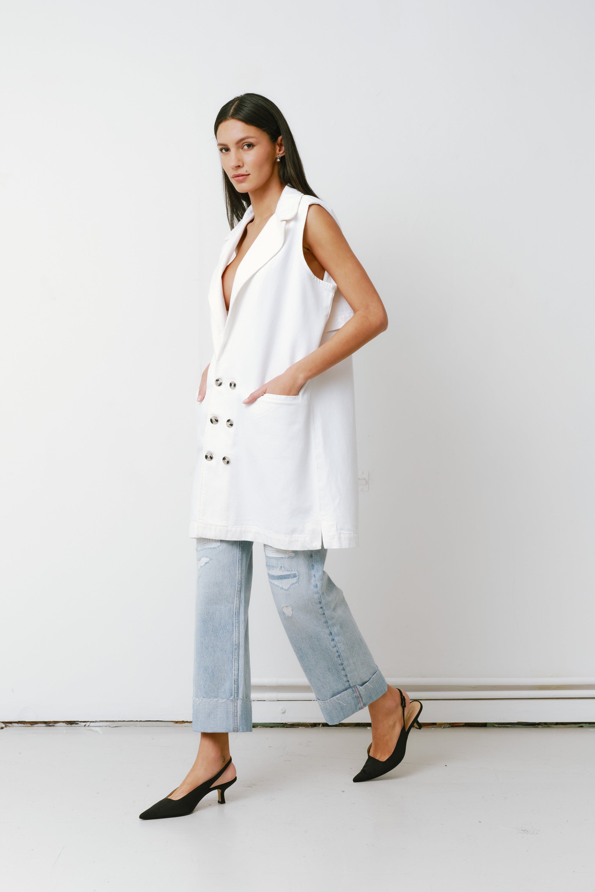 Kaia Blazer in White - seventy + mochi