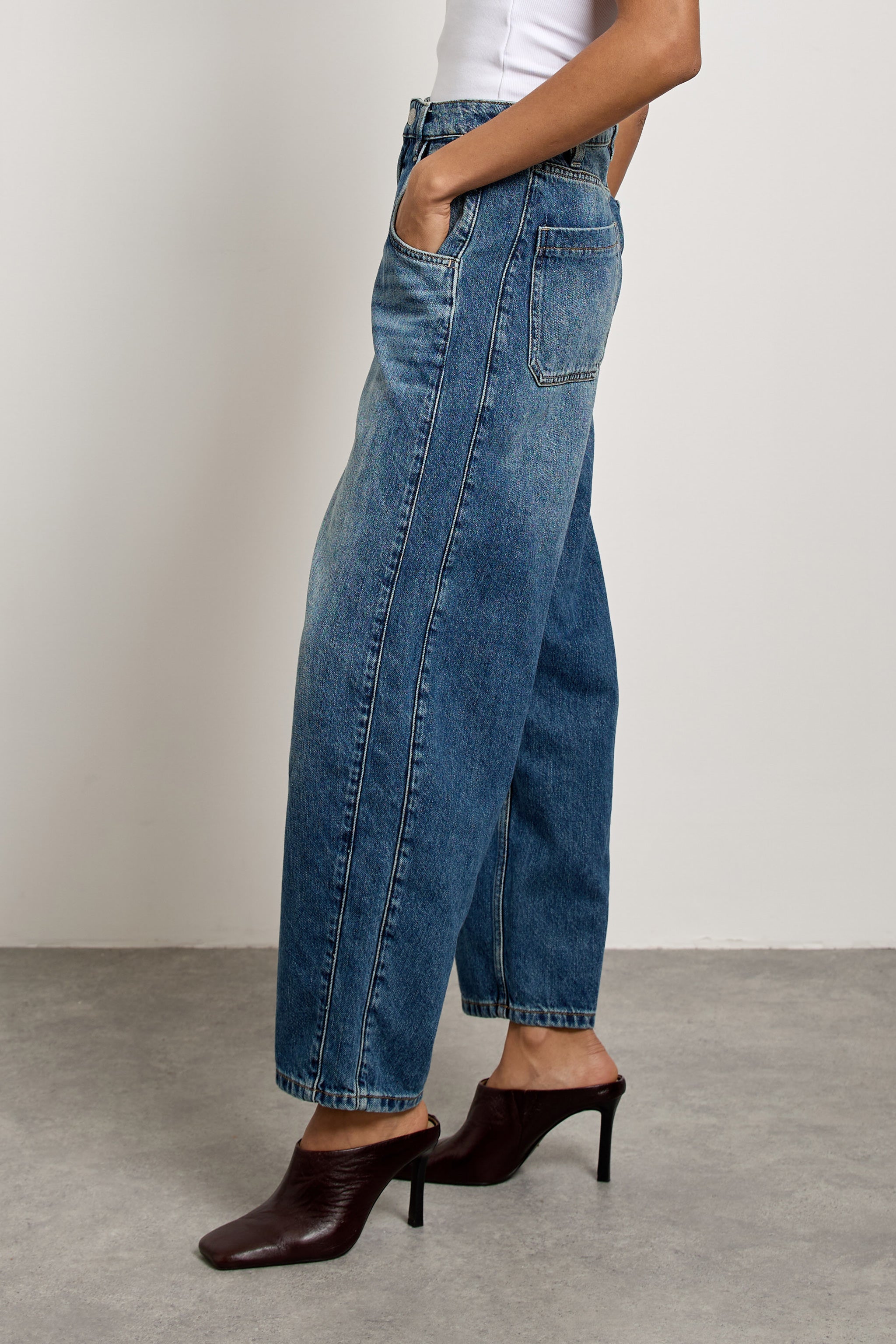 Bo Barrel Leg Jean in Phoenix