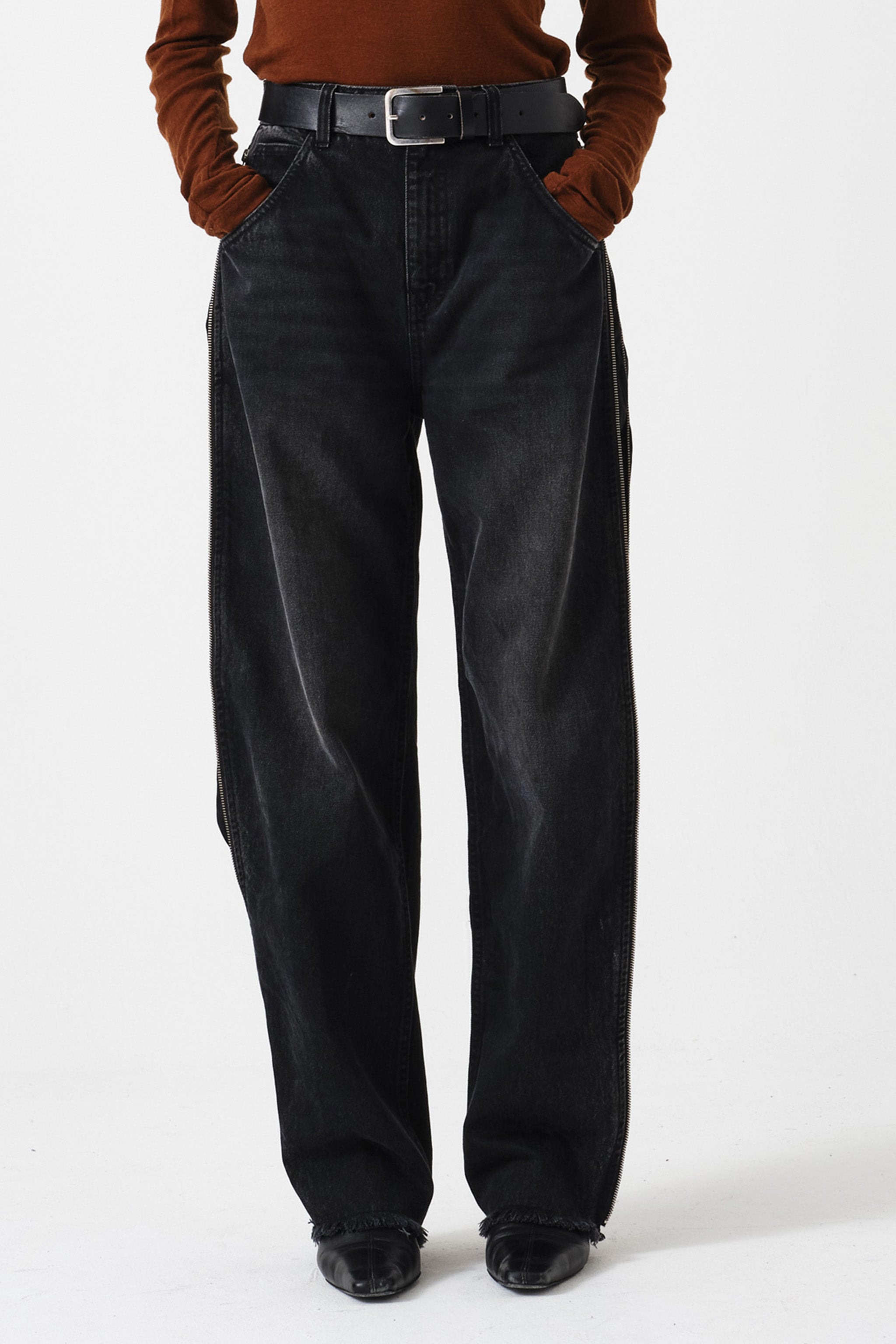 Bo Barrel Leg Zip Jean in Fairbanks