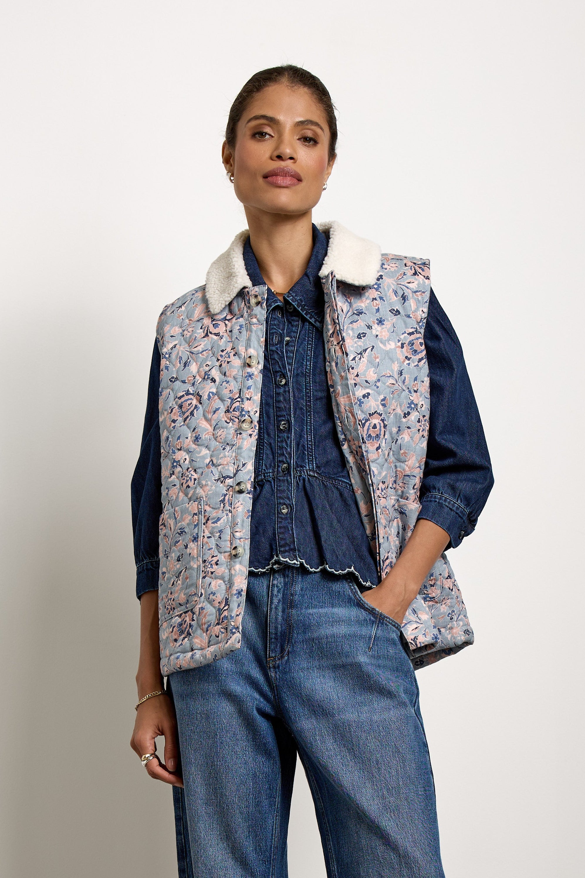 Frida Vest Frost Suzani