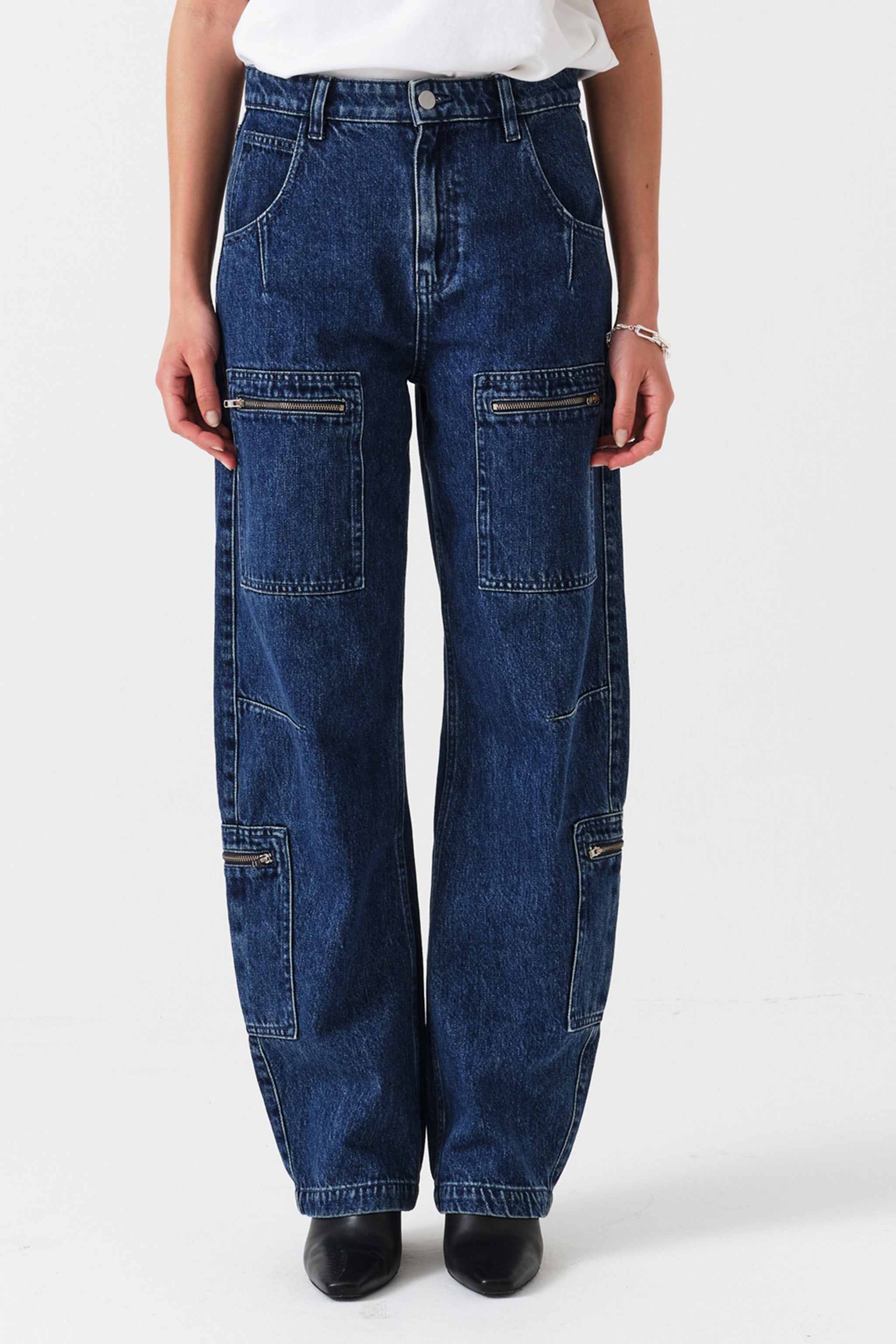 Lara Barrel Leg Jean in Phoenix