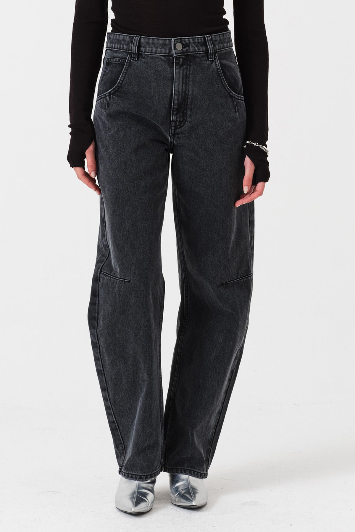 Nina Barrel Leg Jean in Raven - seventy + mochi
