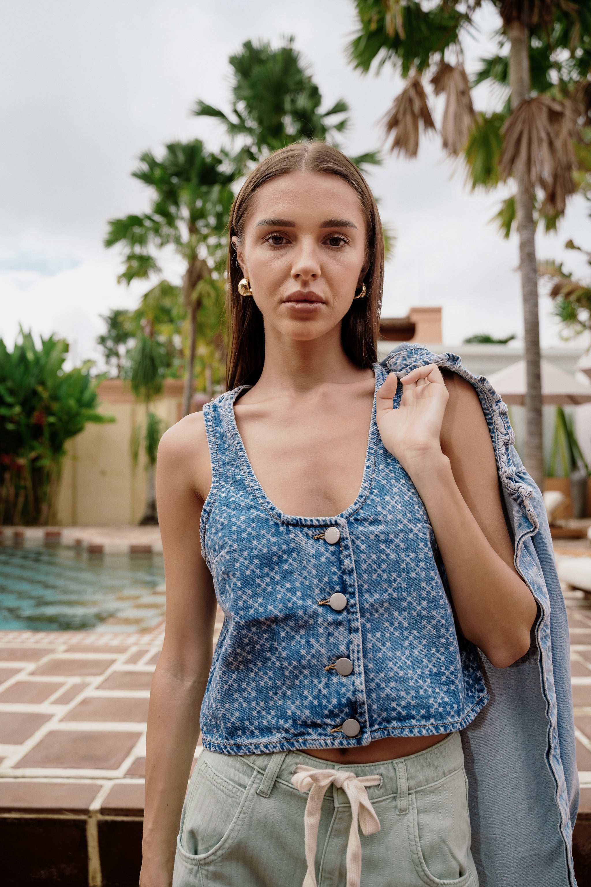 Kane Cropped Vest In Laser Malibu