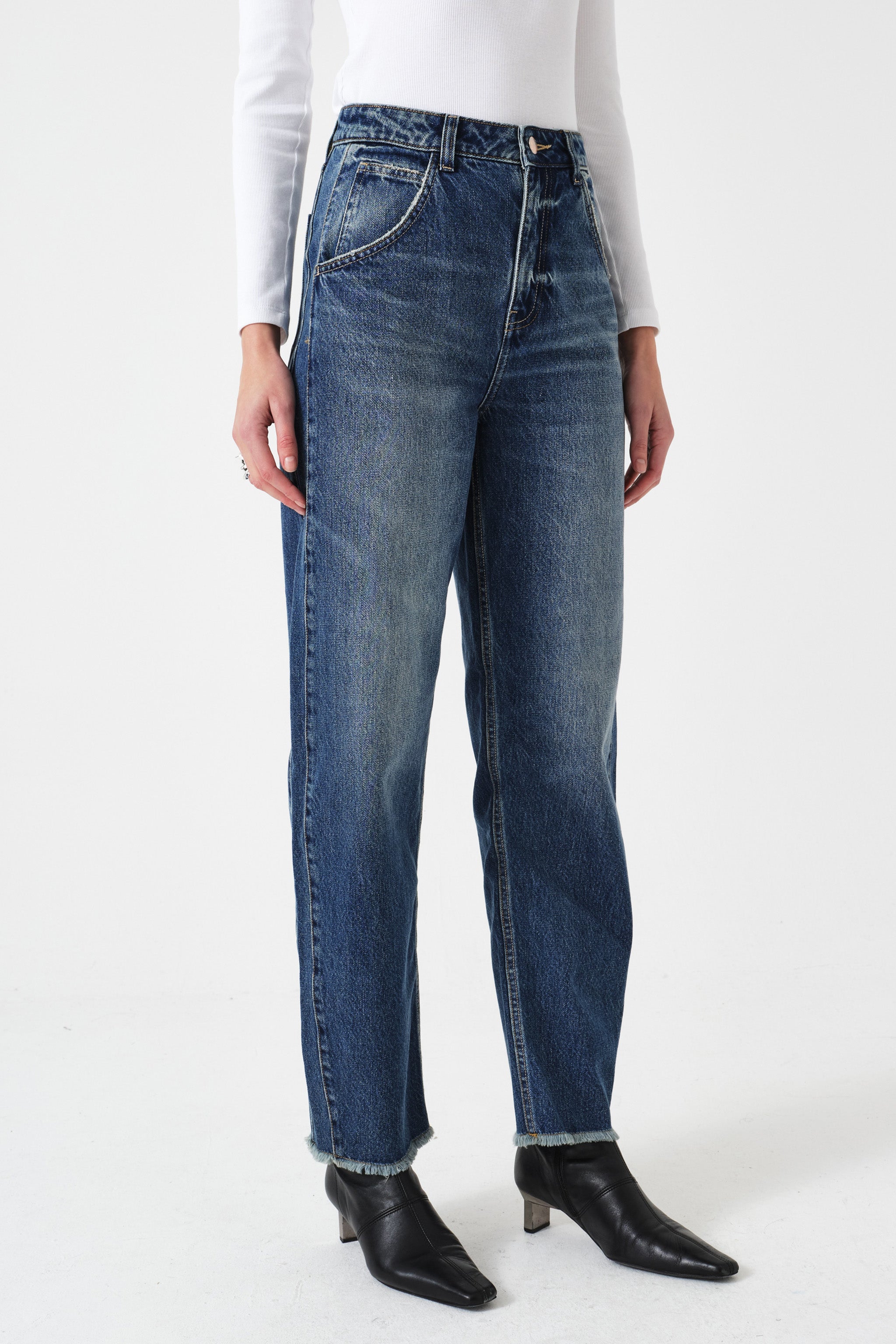 Bo Barrel Leg Jean in Phoenix